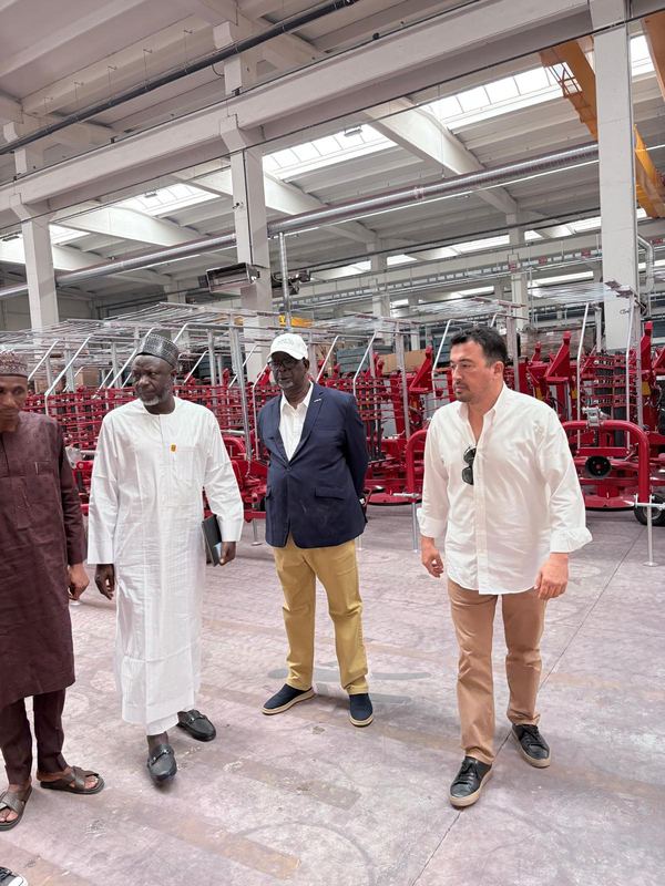 The delegation on the production line