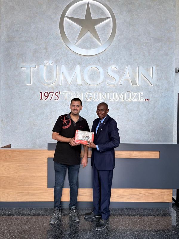 Souvenir presentation during the factory visit