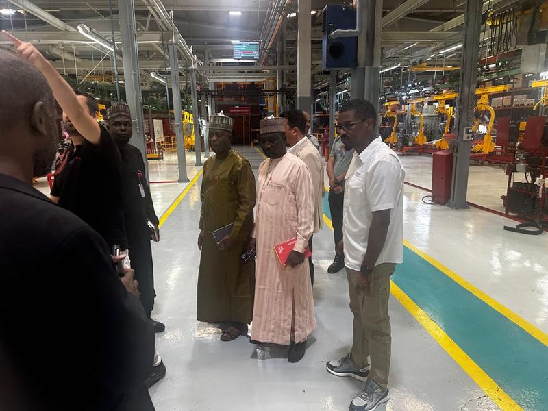 Briefing on the tractor production line